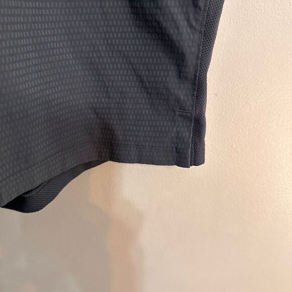 Lululemon T.H.E. Short 9" *Pique Mesh size medium - Picture 5 of 8